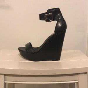 Xplicit Steve Madden Wedge Black size 10M